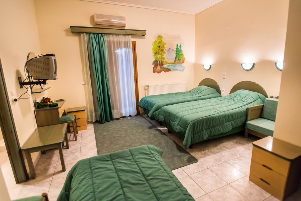 Artemis Hotel Karpenisi Room photo